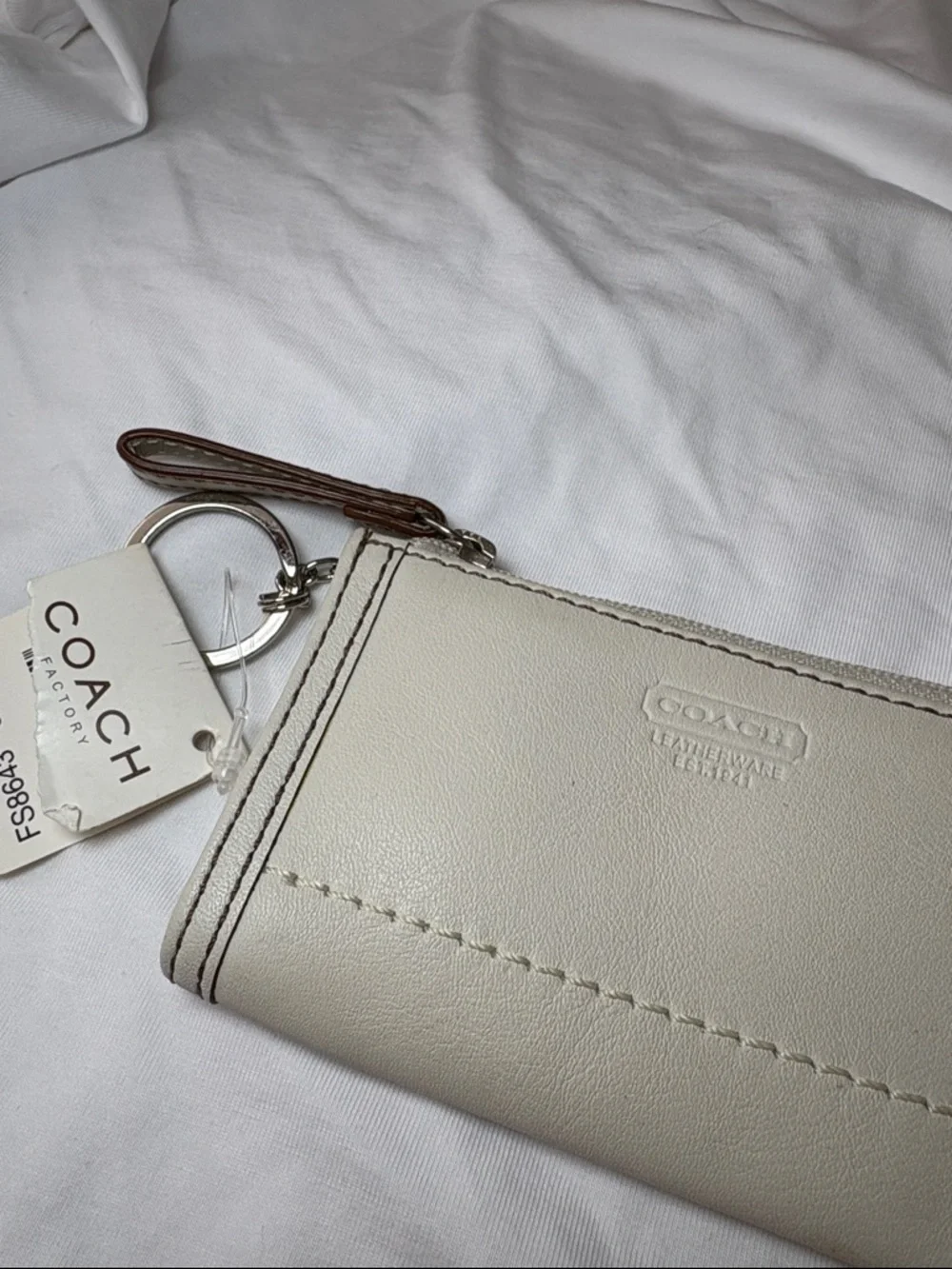 NWT Coach Cream Leather Zip Card Case with Key Ring - Picture 2 of 5